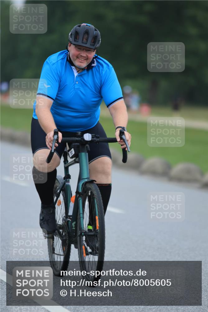 21.06.2025 - 27. Vierlanden-Triathlon H.Heesch http://msf.ph/oto/8005605 15.06.2025 13:07:46 Radfahren 812, 1085, 1086, 1087, 1088 meine-sportfotos.de
