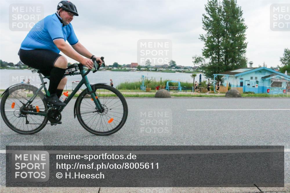 21.06.2025 - 27. Vierlanden-Triathlon H.Heesch http://msf.ph/oto/8005611 15.06.2025 13:07:49 Radfahren 812 meine-sportfotos.de