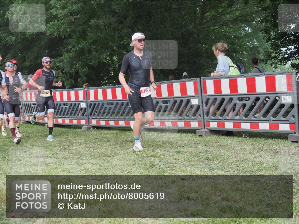 21.06.2025 - 27. Vierlanden-Triathlon KatJ http://msf.ph/oto/8005619 15.06.2025 12:58:47 Ziel 122, 995, 996, 997, 998, 1010, 1011, 1012, 1013, 1038 meine-sportfotos.de
