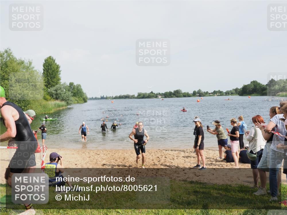 21.06.2025 - 27. Vierlanden-Triathlon MichiJ http://msf.ph/oto/8005621 15.06.2026 10:06:51 Schwimmen 367, 386, 388, 396, 423, 429, 441, 457, 467 meine-sportfotos.de