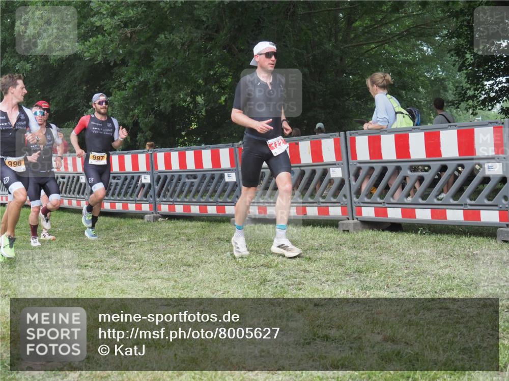 21.06.2025 - 27. Vierlanden-Triathlon KatJ http://msf.ph/oto/8005627 15.06.2025 12:58:47 Ziel 122, 995, 996, 997, 998, 1010, 1011, 1012, 1013, 1038 meine-sportfotos.de