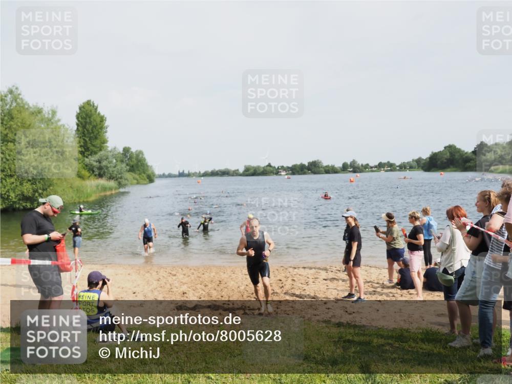 21.06.2025 - 27. Vierlanden-Triathlon MichiJ http://msf.ph/oto/8005628 15.06.2026 10:06:52 Schwimmen 131, 367, 386, 388, 396, 423, 429, 441, 457, 467 meine-sportfotos.de