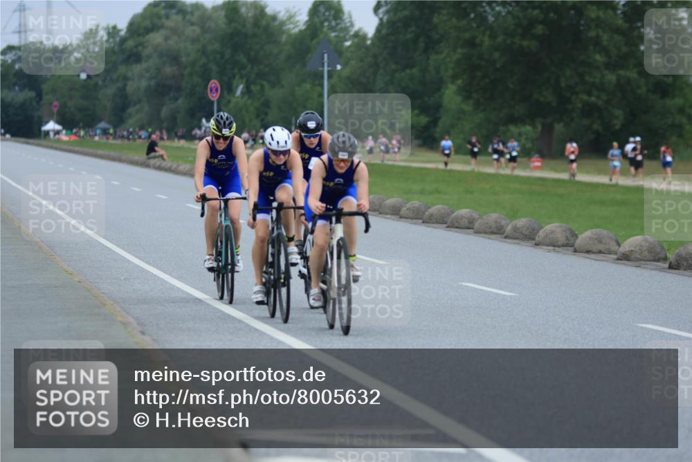 21.06.2025 - 27. Vierlanden-Triathlon H.Heesch http://msf.ph/oto/8005632 15.06.2025 13:07:53 Radfahren 1085, 1086, 1087, 1088, 1121 meine-sportfotos.de