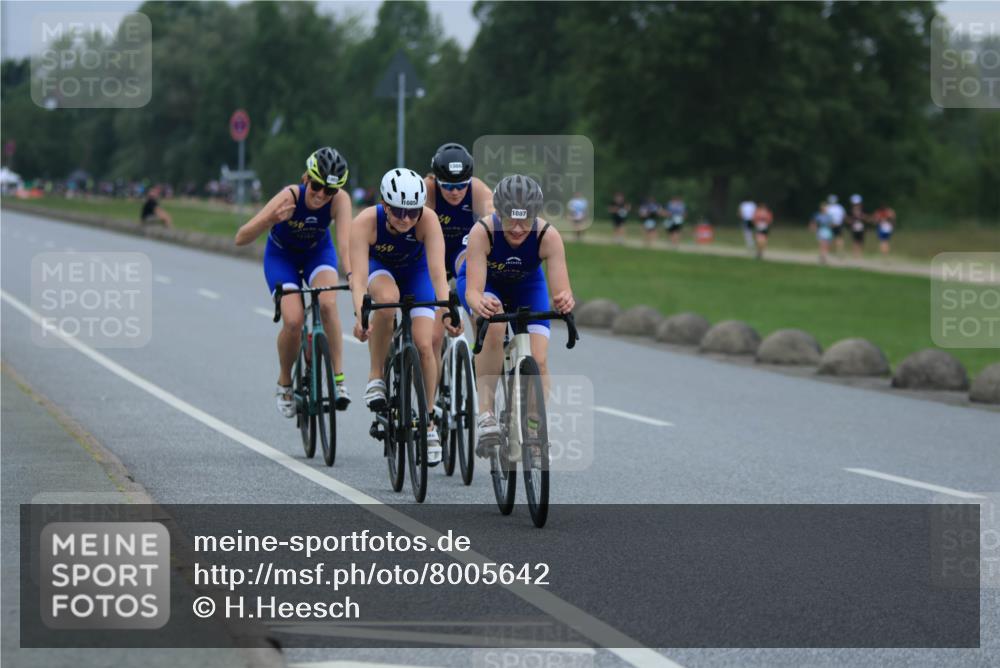 21.06.2025 - 27. Vierlanden-Triathlon H.Heesch http://msf.ph/oto/8005642 15.06.2025 13:07:54 Radfahren 1085, 1086, 1087, 1088, 1121 meine-sportfotos.de