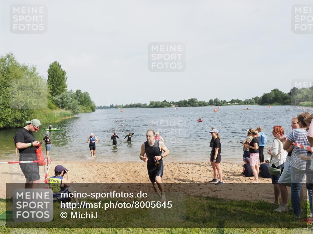21.06.2025 - 27. Vierlanden-Triathlon MichiJ http://msf.ph/oto/8005645 15.06.2026 10:06:52 Schwimmen 131, 367, 386, 388, 396, 423, 429, 441, 457, 467 meine-sportfotos.de