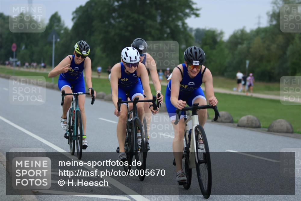 21.06.2025 - 27. Vierlanden-Triathlon H.Heesch http://msf.ph/oto/8005670 15.06.2025 13:07:55 Radfahren 1085, 1086, 1087, 1088, 1121 meine-sportfotos.de