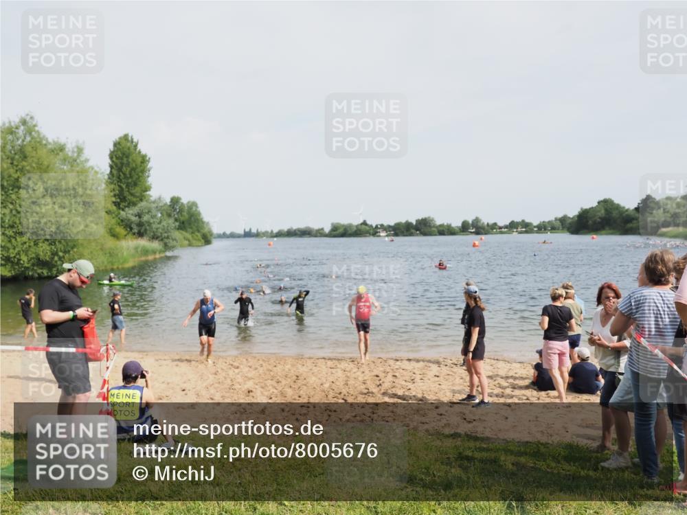 21.06.2025 - 27. Vierlanden-Triathlon MichiJ http://msf.ph/oto/8005676 15.06.2026 10:06:54 Schwimmen 131, 367, 388, 396, 423, 429, 441, 457, 467 meine-sportfotos.de
