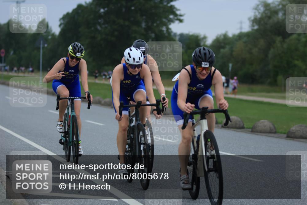 21.06.2025 - 27. Vierlanden-Triathlon H.Heesch http://msf.ph/oto/8005678 15.06.2025 13:07:55 Radfahren 1085, 1086, 1087, 1088, 1121 meine-sportfotos.de