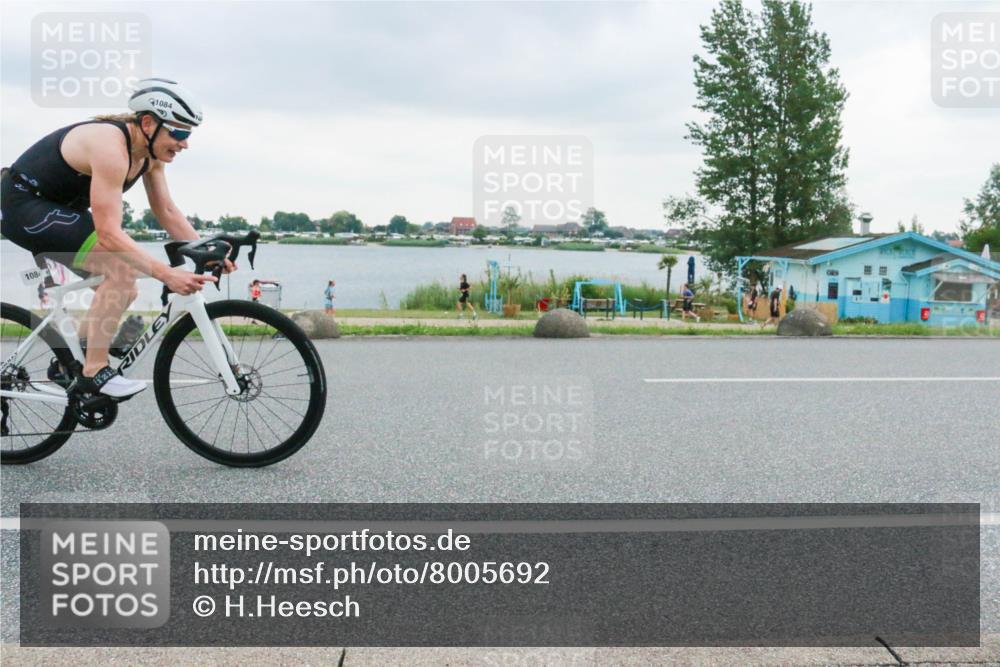 21.06.2025 - 27. Vierlanden-Triathlon H.Heesch http://msf.ph/oto/8005692 15.06.2025 13:08:47 Radfahren 886, 1082, 1083, 1084 meine-sportfotos.de
