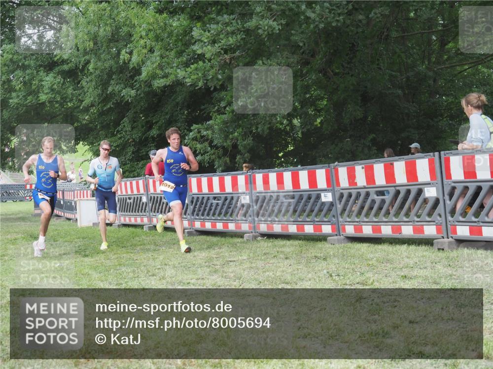 21.06.2025 - 27. Vierlanden-Triathlon KatJ http://msf.ph/oto/8005694 15.06.2025 12:58:50 Ziel 122, 998, 1010, 1011, 1012, 1013, 1038 meine-sportfotos.de