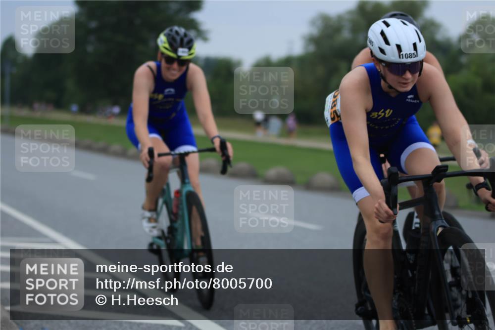 21.06.2025 - 27. Vierlanden-Triathlon H.Heesch http://msf.ph/oto/8005700 15.06.2025 13:07:55 Radfahren 1085, 1086, 1087, 1088, 1121 meine-sportfotos.de