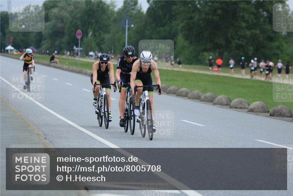 21.06.2025 - 27. Vierlanden-Triathlon H.Heesch http://msf.ph/oto/8005708 15.06.2025 13:08:45 Radfahren 886, 1082, 1083, 1084 meine-sportfotos.de