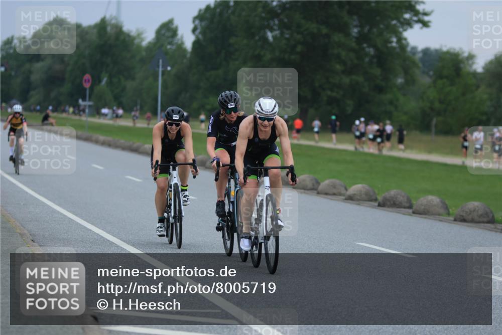 21.06.2025 - 27. Vierlanden-Triathlon H.Heesch http://msf.ph/oto/8005719 15.06.2025 13:08:45 Radfahren 886, 1082, 1083, 1084 meine-sportfotos.de