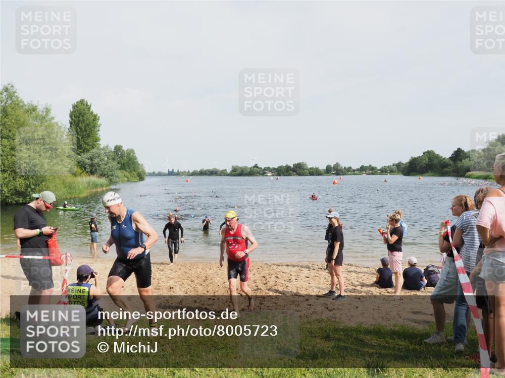 21.06.2025 - 27. Vierlanden-Triathlon MichiJ http://msf.ph/oto/8005723 15.06.2026 10:06:58 Schwimmen 131, 376, 396, 429, 467 meine-sportfotos.de