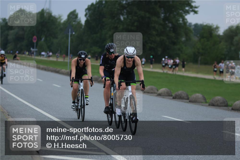 21.06.2025 - 27. Vierlanden-Triathlon H.Heesch http://msf.ph/oto/8005730 15.06.2025 13:08:45 Radfahren 886, 1082, 1083, 1084 meine-sportfotos.de