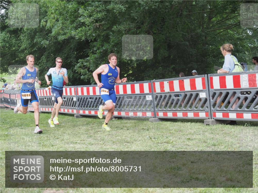 21.06.2025 - 27. Vierlanden-Triathlon KatJ http://msf.ph/oto/8005731 15.06.2025 12:58:51 Ziel 1010, 1011, 1012, 1013, 1038 meine-sportfotos.de