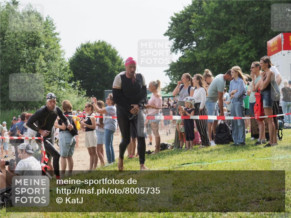 15.06.2025 - 27. Vierlanden-Triathlon KatJ http://msf.ph/oto/8005735 15.06.2025 10:04:43 Schwimmen 390, 404, 452 meine-sportfotos.de