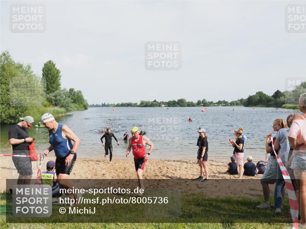 21.06.2025 - 27. Vierlanden-Triathlon MichiJ http://msf.ph/oto/8005736 15.06.2026 10:06:58 Schwimmen 131, 376, 396, 429, 467 meine-sportfotos.de