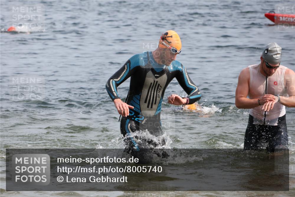 15.06.2025 - 27. Vierlanden-Triathlon Lena Gebhardt http://msf.ph/oto/8005740 15.06.2025 10:03:45 Schwimmen 377, 425, 432, 436, 439, 1398 meine-sportfotos.de
