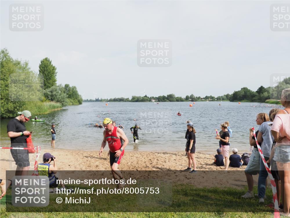 21.06.2025 - 27. Vierlanden-Triathlon MichiJ http://msf.ph/oto/8005753 15.06.2026 10:06:59 Schwimmen 131, 376, 396, 429, 467 meine-sportfotos.de