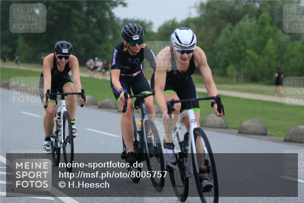21.06.2025 - 27. Vierlanden-Triathlon H.Heesch http://msf.ph/oto/8005757 15.06.2025 13:08:46 Radfahren 886, 1082, 1083, 1084 meine-sportfotos.de