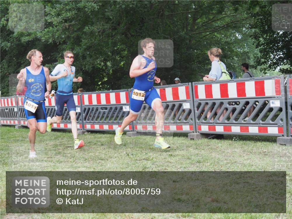 21.06.2025 - 27. Vierlanden-Triathlon KatJ http://msf.ph/oto/8005759 15.06.2025 12:58:51 Ziel 1010, 1011, 1012, 1013, 1038 meine-sportfotos.de