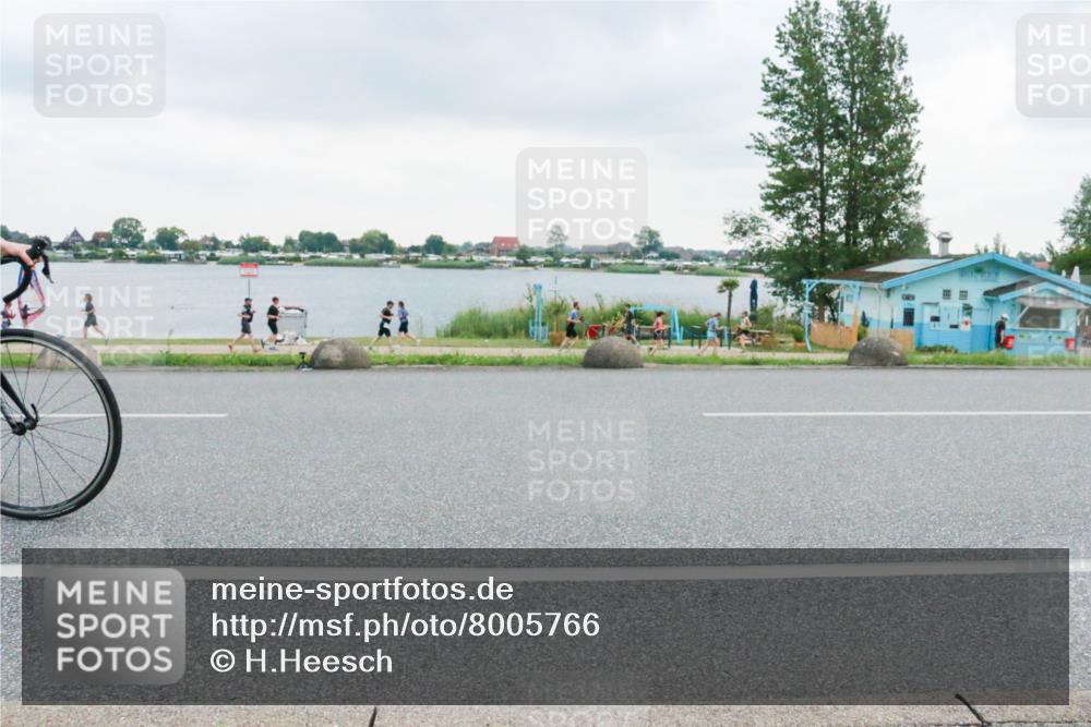 21.06.2025 - 27. Vierlanden-Triathlon H.Heesch http://msf.ph/oto/8005766 15.06.2025 13:08:52 Radfahren 886 meine-sportfotos.de