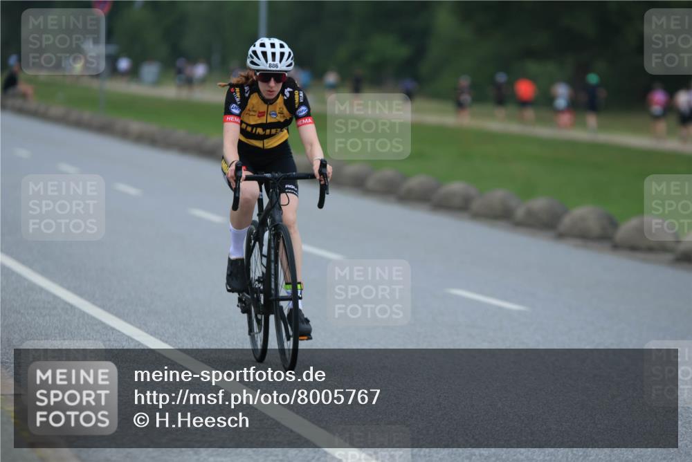 21.06.2025 - 27. Vierlanden-Triathlon H.Heesch http://msf.ph/oto/8005767 15.06.2025 13:08:49 Radfahren 886, 1082, 1083, 1084 meine-sportfotos.de