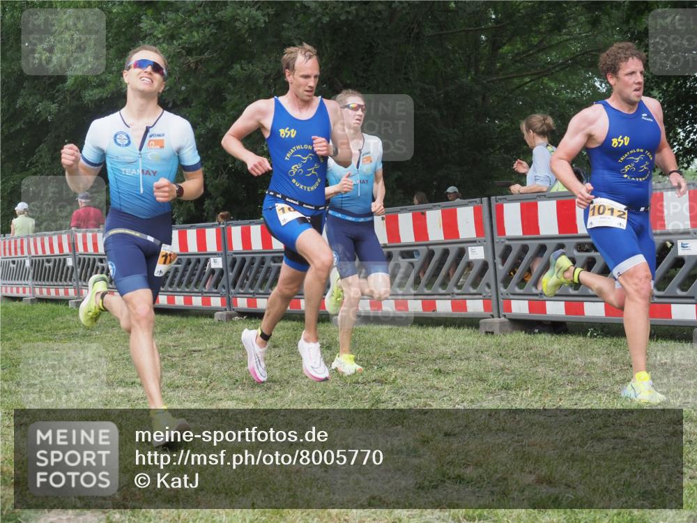 21.06.2025 - 27. Vierlanden-Triathlon KatJ http://msf.ph/oto/8005770 15.06.2025 12:58:52 Ziel 1010, 1011, 1012, 1013, 1038 meine-sportfotos.de