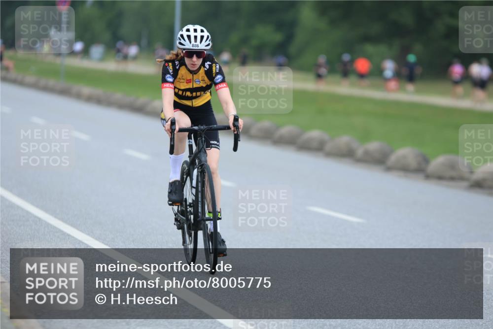21.06.2025 - 27. Vierlanden-Triathlon H.Heesch http://msf.ph/oto/8005775 15.06.2025 13:08:49 Radfahren 886, 1082, 1083, 1084 meine-sportfotos.de
