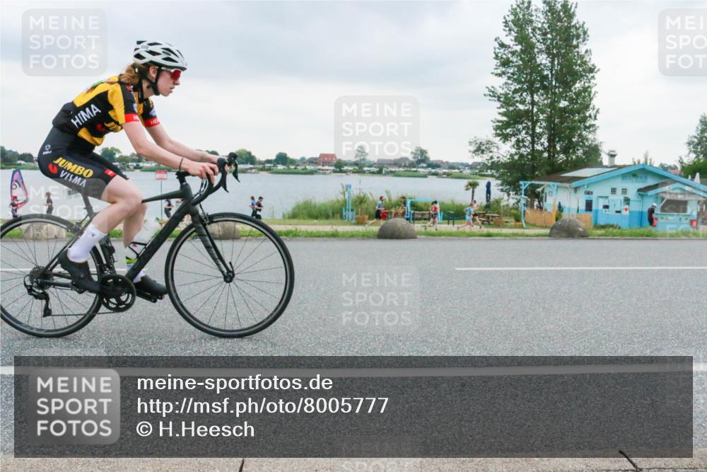 21.06.2025 - 27. Vierlanden-Triathlon H.Heesch http://msf.ph/oto/8005777 15.06.2025 13:08:52 Radfahren 886 meine-sportfotos.de
