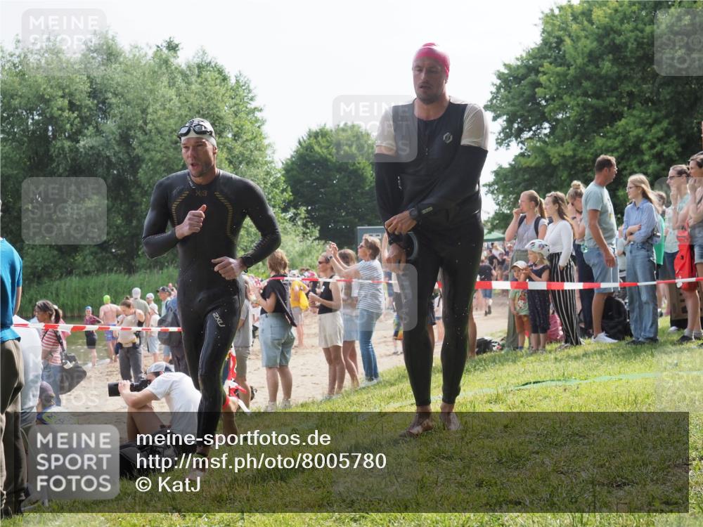 15.06.2025 - 27. Vierlanden-Triathlon KatJ http://msf.ph/oto/8005780 15.06.2025 10:04:45 Schwimmen 390, 404, 452 meine-sportfotos.de