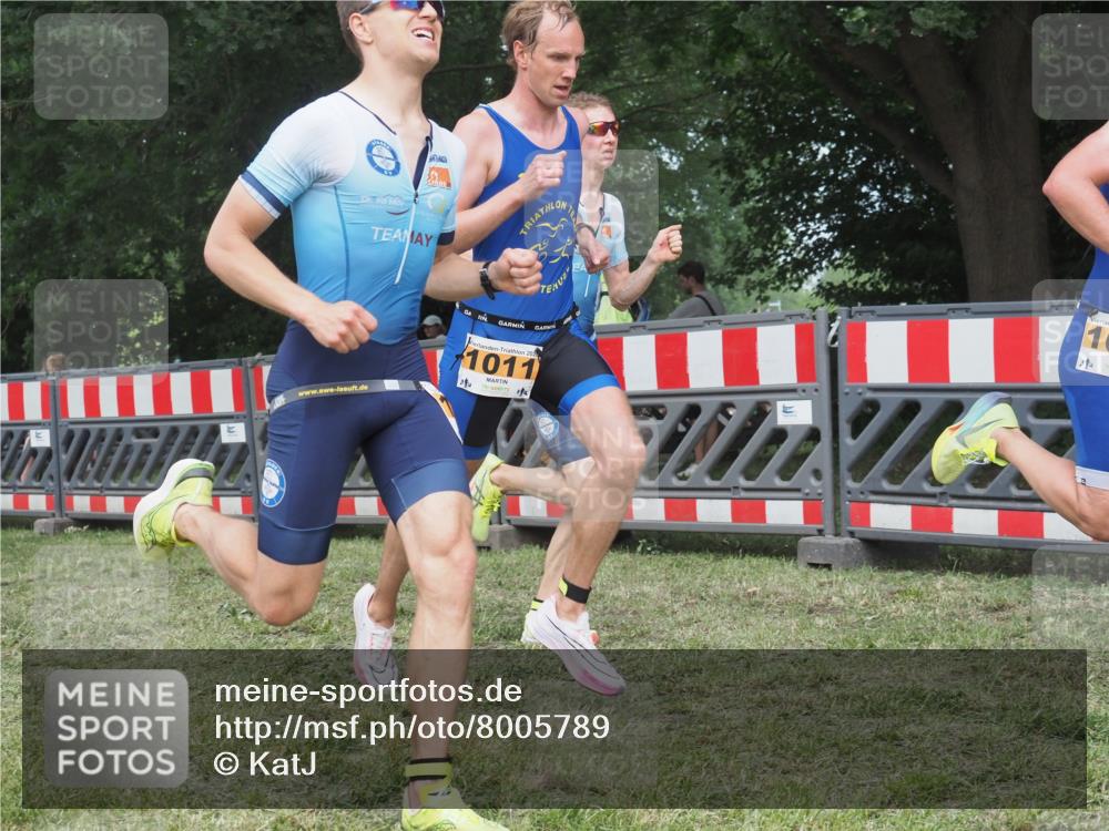21.06.2025 - 27. Vierlanden-Triathlon KatJ http://msf.ph/oto/8005789 15.06.2025 12:58:52 Ziel 1010, 1011, 1012, 1013, 1038 meine-sportfotos.de