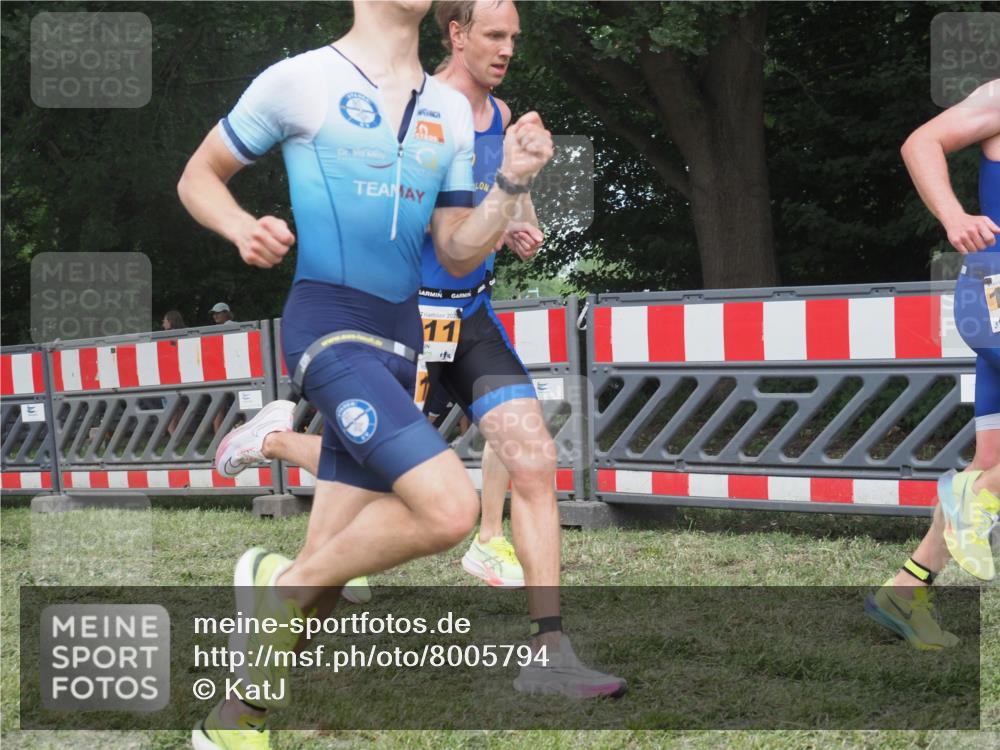 21.06.2025 - 27. Vierlanden-Triathlon KatJ http://msf.ph/oto/8005794 15.06.2025 12:58:52 Ziel 1010, 1011, 1012, 1013, 1038 meine-sportfotos.de