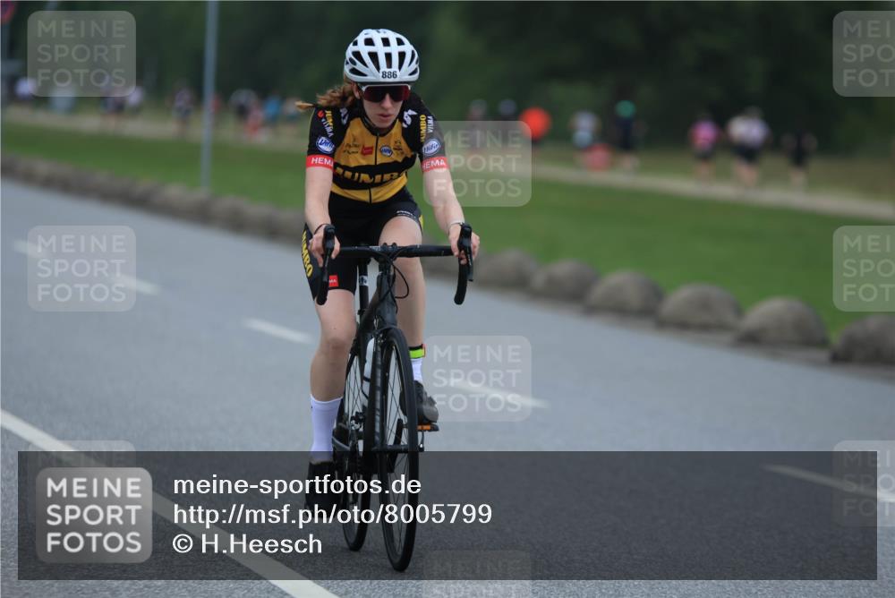 21.06.2025 - 27. Vierlanden-Triathlon H.Heesch http://msf.ph/oto/8005799 15.06.2025 13:08:49 Radfahren 886, 1082, 1083, 1084 meine-sportfotos.de