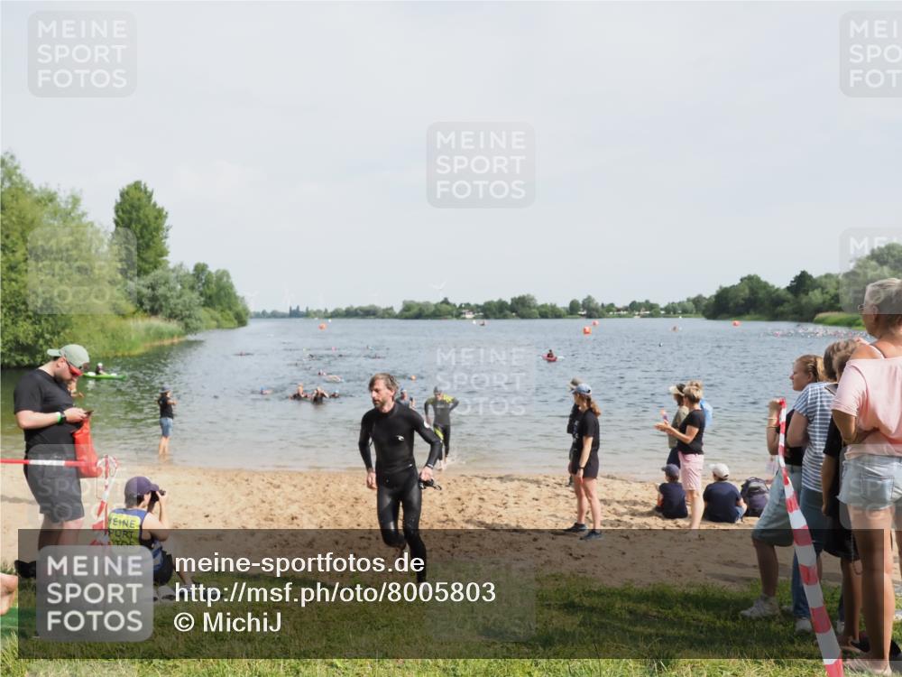 21.06.2025 - 27. Vierlanden-Triathlon MichiJ http://msf.ph/oto/8005803 15.06.2026 10:07:01 Schwimmen 131, 376, 429, 462, 467 meine-sportfotos.de