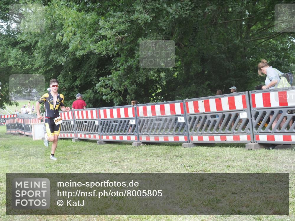 21.06.2025 - 27. Vierlanden-Triathlon KatJ http://msf.ph/oto/8005805 15.06.2025 12:58:54 Ziel 1038 meine-sportfotos.de