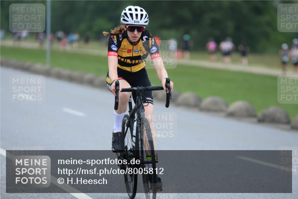 21.06.2025 - 27. Vierlanden-Triathlon H.Heesch http://msf.ph/oto/8005812 15.06.2025 13:08:49 Radfahren 886, 1082, 1083, 1084 meine-sportfotos.de