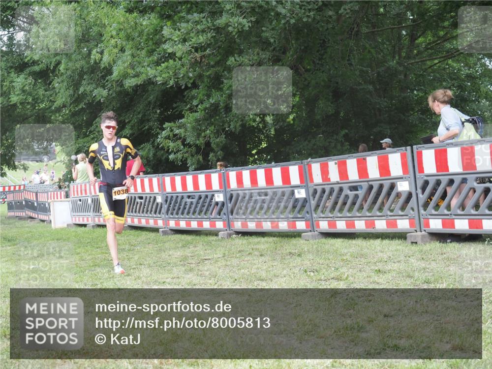 21.06.2025 - 27. Vierlanden-Triathlon KatJ http://msf.ph/oto/8005813 15.06.2025 12:58:54 Ziel 1038 meine-sportfotos.de