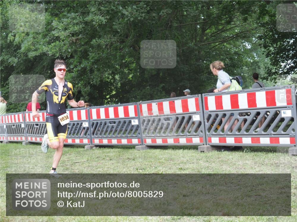 21.06.2025 - 27. Vierlanden-Triathlon KatJ http://msf.ph/oto/8005829 15.06.2025 12:58:55 Ziel 1038 meine-sportfotos.de