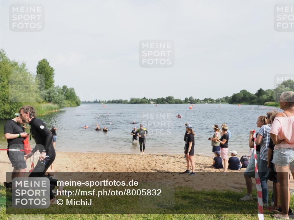 21.06.2025 - 27. Vierlanden-Triathlon MichiJ http://msf.ph/oto/8005832 15.06.2026 10:07:02 Schwimmen 131, 376, 429, 462, 467 meine-sportfotos.de