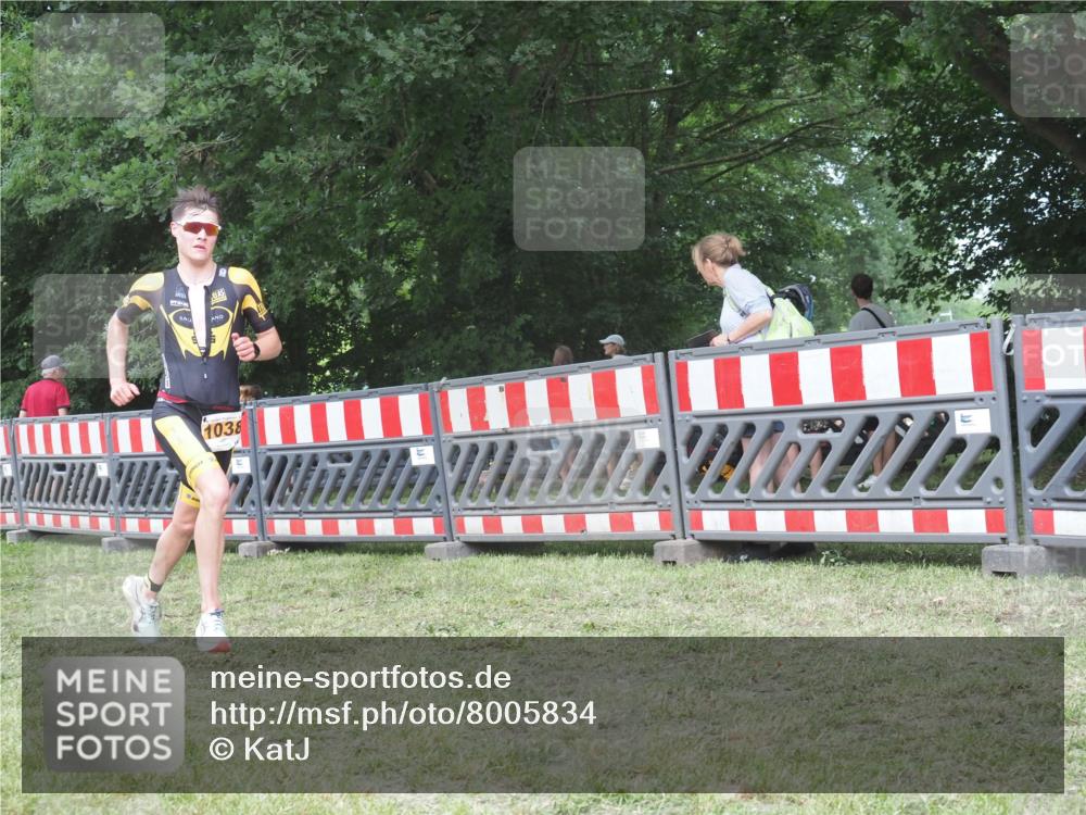 21.06.2025 - 27. Vierlanden-Triathlon KatJ http://msf.ph/oto/8005834 15.06.2025 12:58:55 Ziel 1038 meine-sportfotos.de