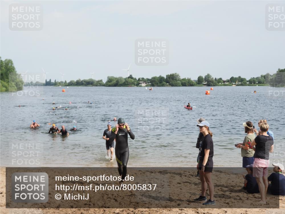 21.06.2025 - 27. Vierlanden-Triathlon MichiJ http://msf.ph/oto/8005837 15.06.2026 10:07:04 Schwimmen 131, 376, 429, 462, 467 meine-sportfotos.de