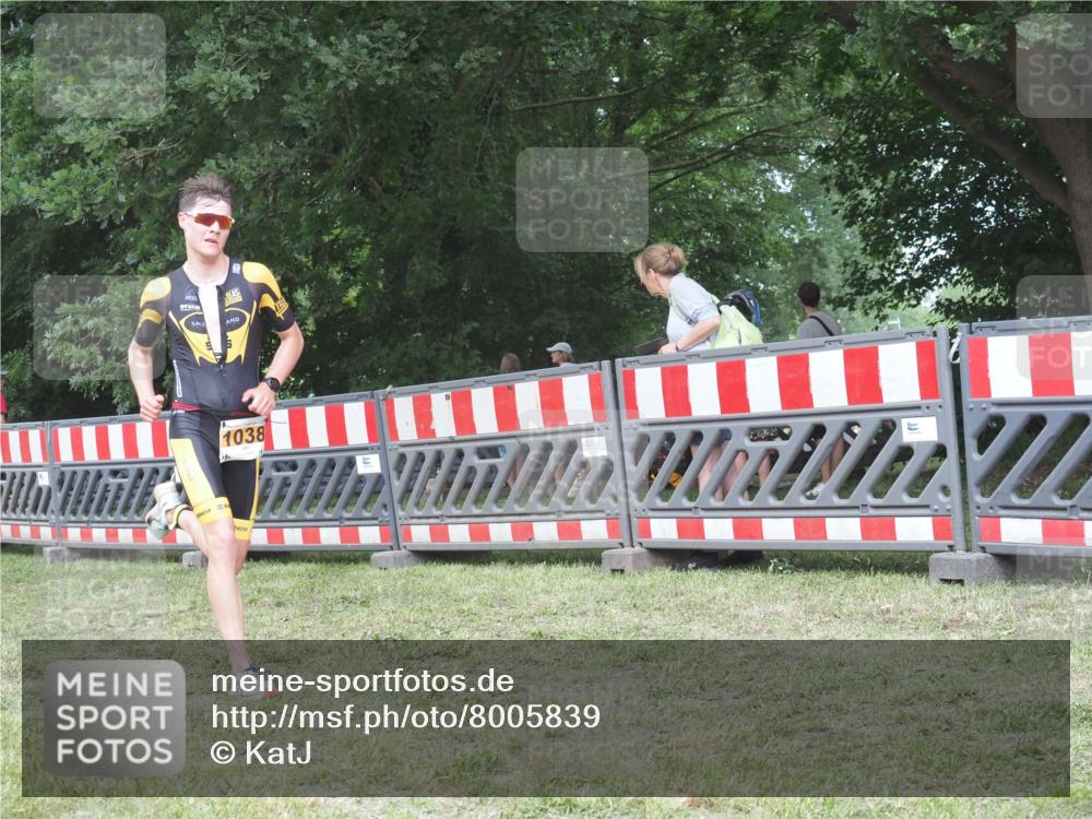 21.06.2025 - 27. Vierlanden-Triathlon KatJ http://msf.ph/oto/8005839 15.06.2025 12:58:55 Ziel 1038 meine-sportfotos.de