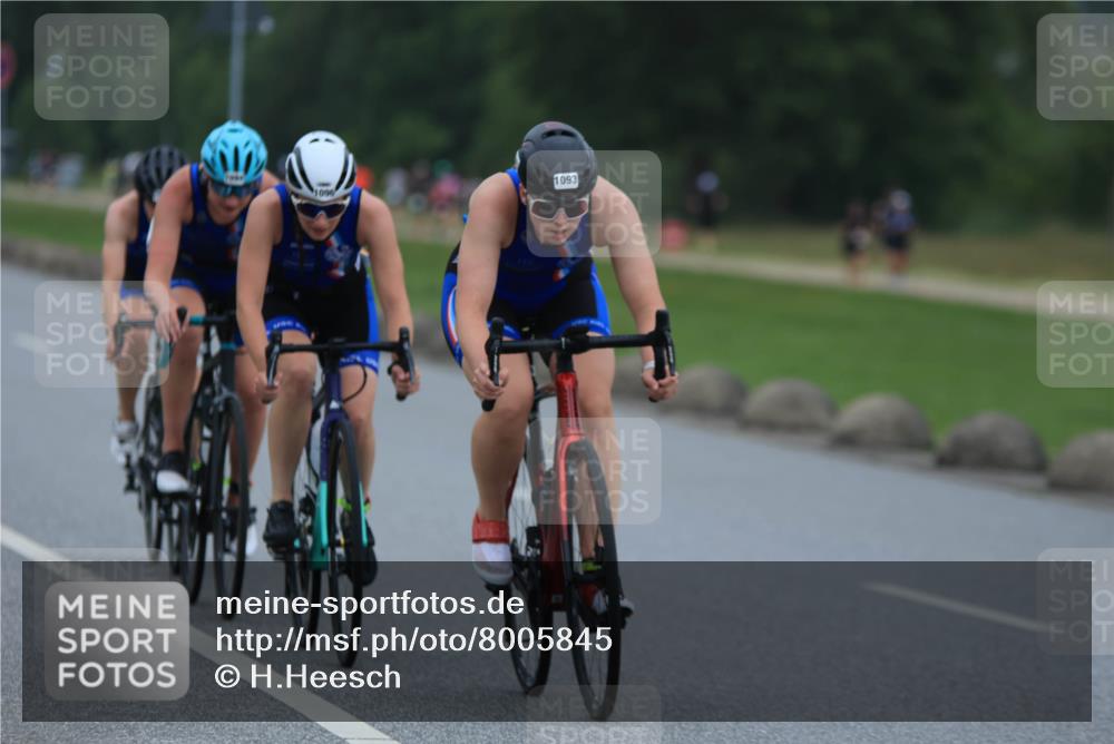 21.06.2025 - 27. Vierlanden-Triathlon H.Heesch http://msf.ph/oto/8005845 15.06.2025 13:09:04 Radfahren 1093, 1094, 1095, 1096 meine-sportfotos.de