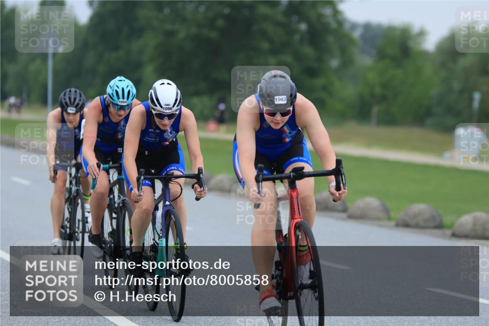 21.06.2025 - 27. Vierlanden-Triathlon H.Heesch http://msf.ph/oto/8005858 15.06.2025 13:09:05 Radfahren 1093, 1094, 1095, 1096 meine-sportfotos.de