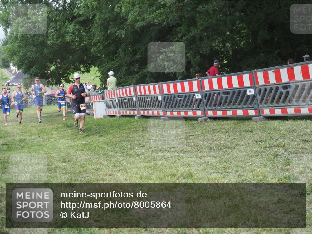 21.06.2025 - 27. Vierlanden-Triathlon KatJ http://msf.ph/oto/8005864 15.06.2025 12:59:10 Ziel 994, 1014, 1015, 1016, 1018 meine-sportfotos.de