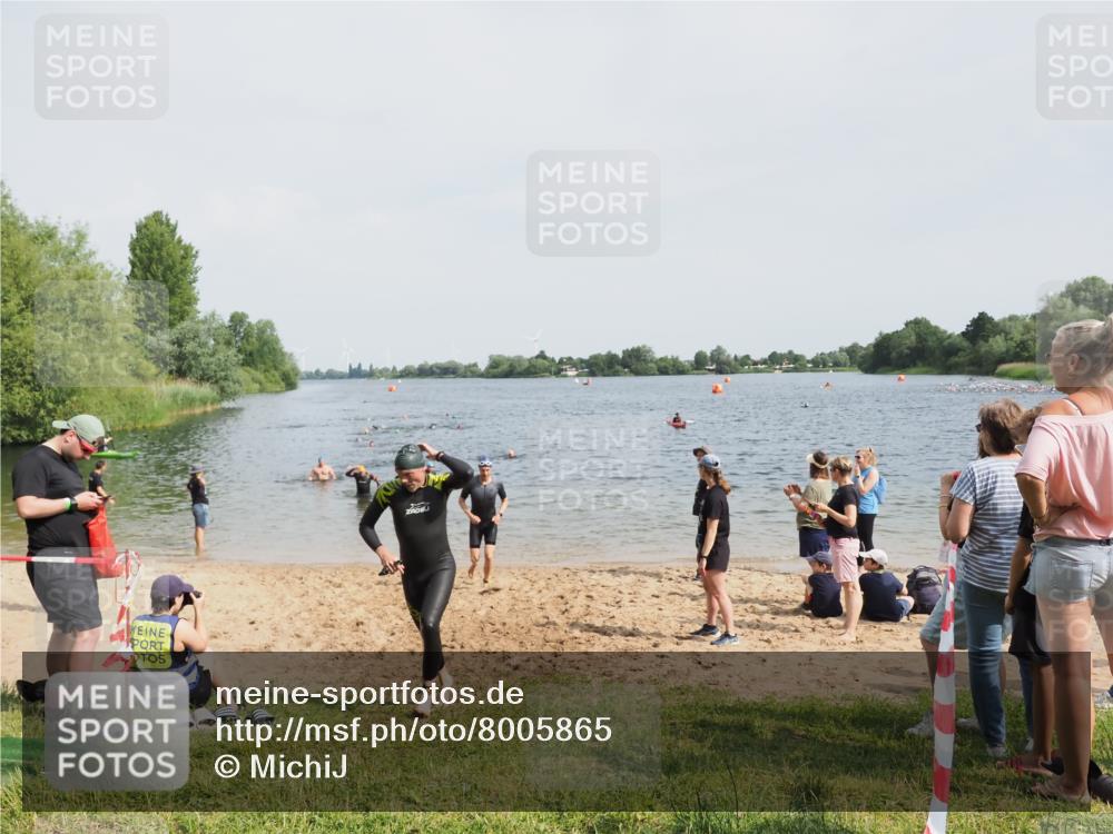 21.06.2025 - 27. Vierlanden-Triathlon MichiJ http://msf.ph/oto/8005865 15.06.2026 10:07:06 Schwimmen 131, 376, 429, 462 meine-sportfotos.de