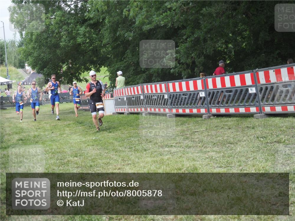 21.06.2025 - 27. Vierlanden-Triathlon KatJ http://msf.ph/oto/8005878 15.06.2025 12:59:11 Ziel 994, 1014, 1015, 1016, 1018 meine-sportfotos.de