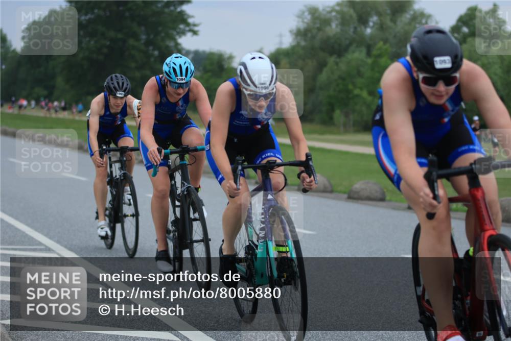 21.06.2025 - 27. Vierlanden-Triathlon H.Heesch http://msf.ph/oto/8005880 15.06.2025 13:09:05 Radfahren 1093, 1094, 1095, 1096 meine-sportfotos.de